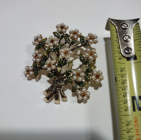 Vintage Monet Flower Pin/Brooch Enamel Bouquet Faux Pearl, Gold & Gems Like New - Picture 9 of 10